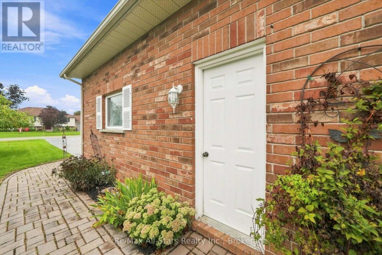 22 HALLETT CRESCENT, Kawartha Lakes (Mariposa), Ontario, K0M2C0