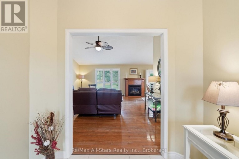 22 HALLETT CRESCENT, Kawartha Lakes (Mariposa), Ontario, K0M2C0