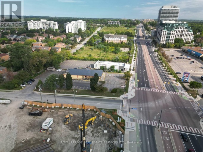 9712 YONGE STREET E, Richmond Hill (North Richvale), Ontario, L4C1V9