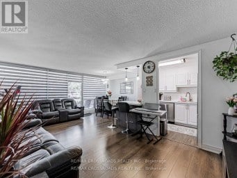 111 - 20 SUNRISE AVENUE Toronto (Victoria Village) Ontario photo 4