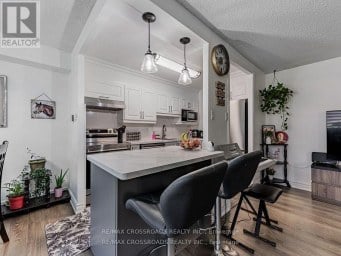111 - 20 SUNRISE AVENUE Toronto (Victoria Village) Ontario photo 7