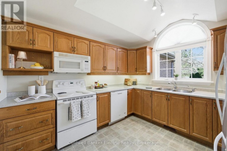 40 - 300 FRANMOR DRIVE, Peterborough (Ashburnham Ward 4), Ontario, K9H7R2