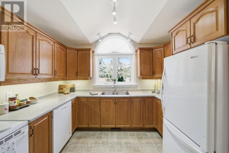 40 - 300 FRANMOR DRIVE, Peterborough (Ashburnham Ward 4), Ontario, K9H7R2