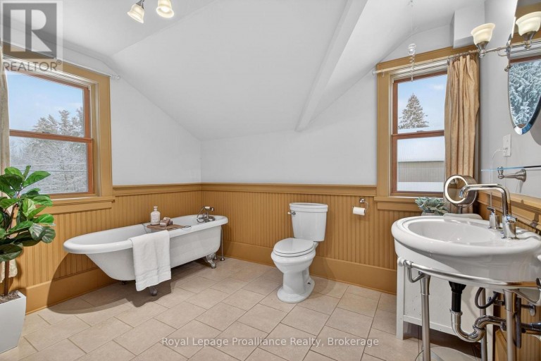 7802 PICCADILLY ROAD, Frontenac (Frontenac Centre), Ontario, K0H1T0