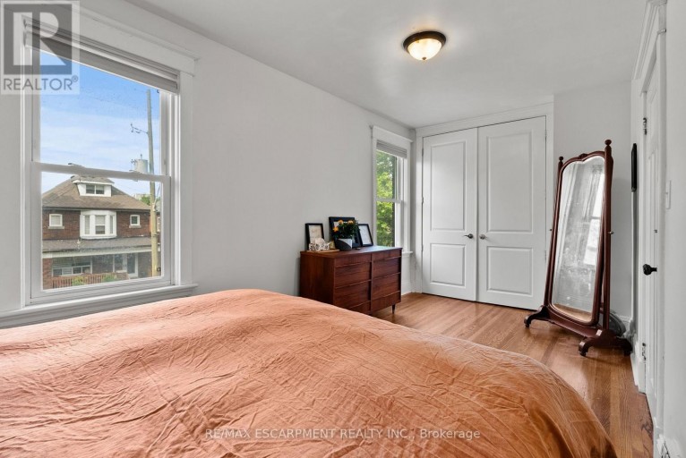 260 STINSON CRESCENT, Hamilton (St. Clair), Ontario, L8N1T7