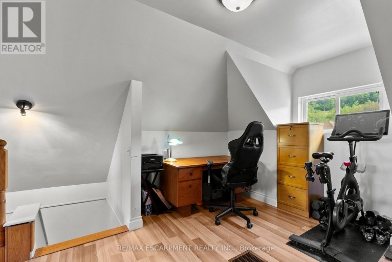 260 STINSON CRESCENT, Hamilton (St. Clair), Ontario, L8N1T7