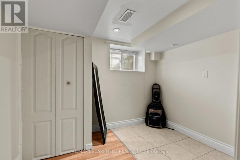 260 STINSON CRESCENT, Hamilton (St. Clair), Ontario, L8N1T7