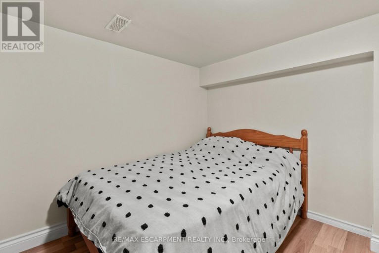 260 STINSON CRESCENT, Hamilton (St. Clair), Ontario, L8N1T7