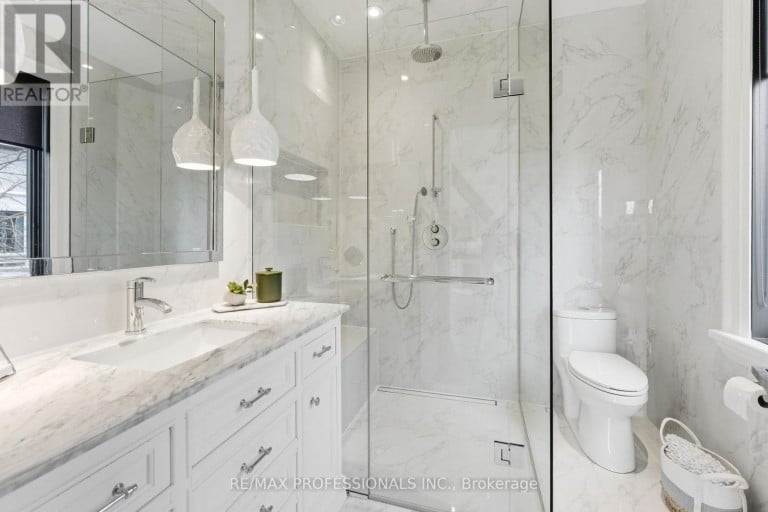23 RIVERSIDE CRESCENT, Toronto (High Park-Swansea), Ontario, M6S1B5