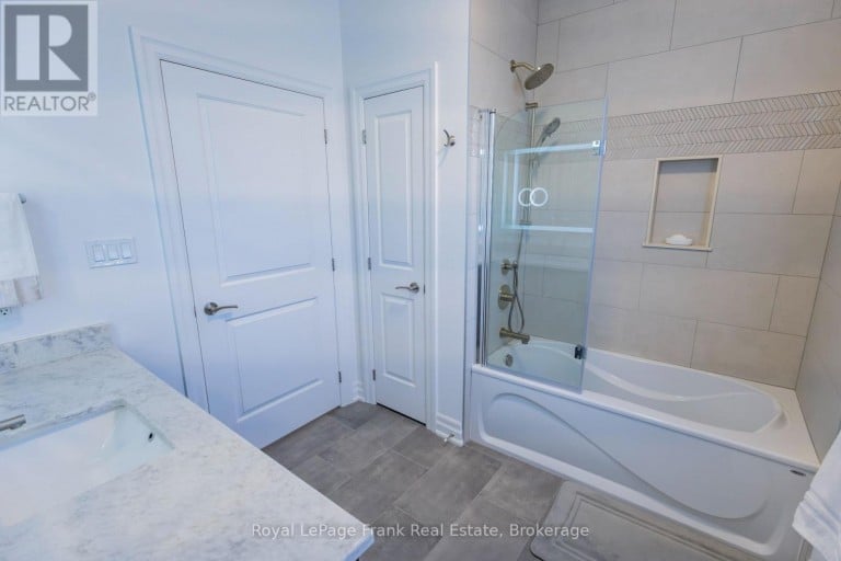 43 LAKEVIEW CRESCENT, Kawartha Lakes (Bobcaygeon), Ontario, K0M1A0