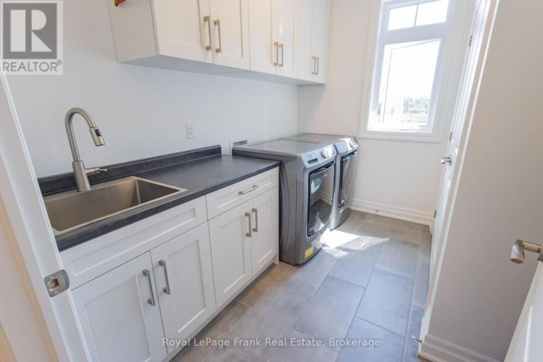 43 LAKEVIEW CRESCENT, Kawartha Lakes (Bobcaygeon), Ontario, K0M1A0