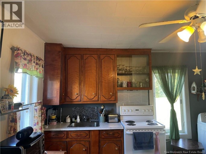 190 Rue Principale, Pointe-Verte, New Brunswick, E8J2W8