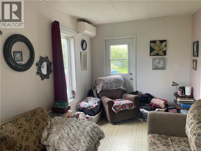 190 Rue Principale, Pointe-Verte, New Brunswick, E8J2W8