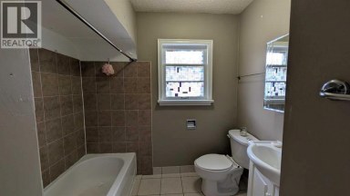 3414 Centre Street NE Calgary Alberta photo 10