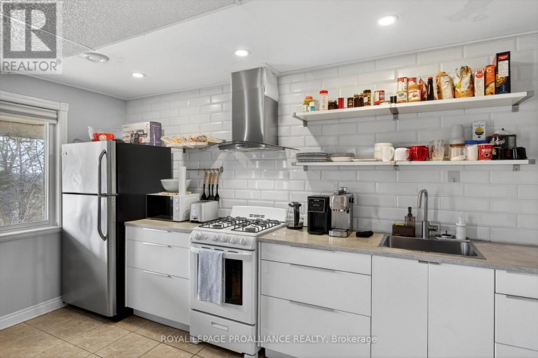 1539 CHERRYHILL ROAD, Peterborough (Monaghan Ward 2), Ontario, K9K1A7
