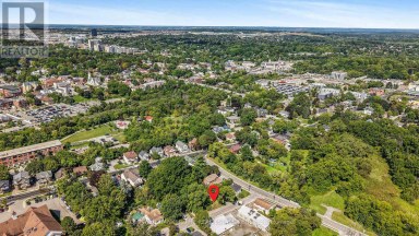 190 CHARLOTTE STREET S Newmarket (Gorham-College Manor) Ontario photo 6