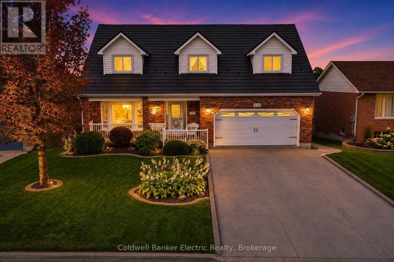 948 SMITHSIDE COURT, Peterborough (Monaghan Ward 2), Ontario, K9J8E2