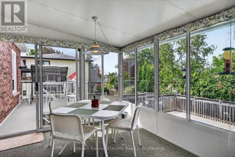 948 SMITHSIDE COURT, Peterborough (Monaghan Ward 2), Ontario, K9J8E2