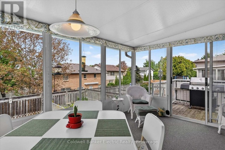 948 SMITHSIDE COURT, Peterborough (Monaghan Ward 2), Ontario, K9J8E2