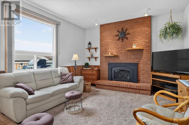 948 SMITHSIDE COURT, Peterborough (Monaghan Ward 2), Ontario, K9J8E2