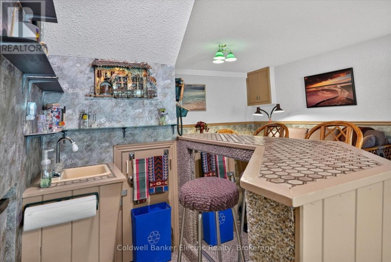 948 SMITHSIDE COURT, Peterborough (Monaghan Ward 2), Ontario, K9J8E2