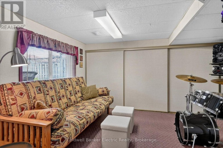 948 SMITHSIDE COURT, Peterborough (Monaghan Ward 2), Ontario, K9J8E2