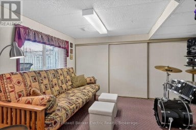 948 SMITHSIDE COURT Peterborough (Monaghan Ward 2) Ontario photo 32