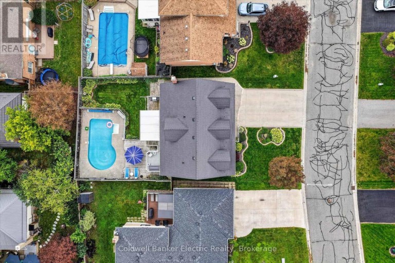 948 SMITHSIDE COURT, Peterborough (Monaghan Ward 2), Ontario, K9J8E2