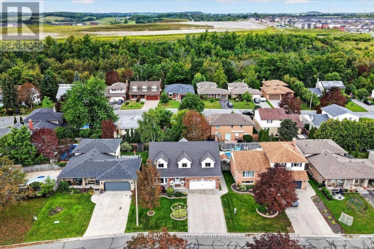 948 SMITHSIDE COURT, Peterborough (Monaghan Ward 2), Ontario, K9J8E2