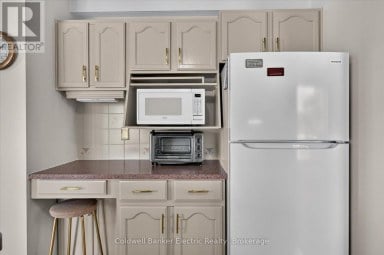 948 SMITHSIDE COURT Peterborough (Monaghan Ward 2) Ontario photo 9