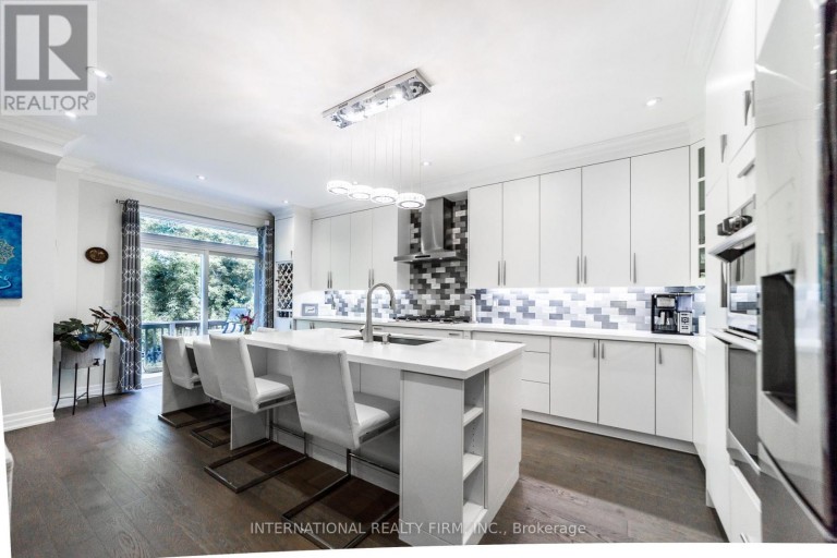 74 REGATTA AVENUE, Richmond Hill (Oak Ridges), Ontario, L4E4R1