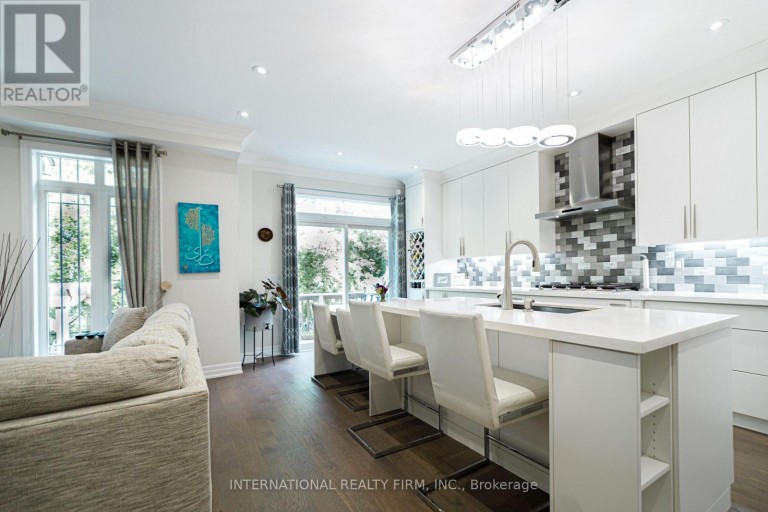 74 REGATTA AVENUE, Richmond Hill (Oak Ridges), Ontario, L4E4R1