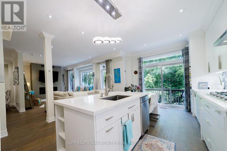 74 REGATTA AVENUE, Richmond Hill (Oak Ridges), Ontario, L4E4R1
