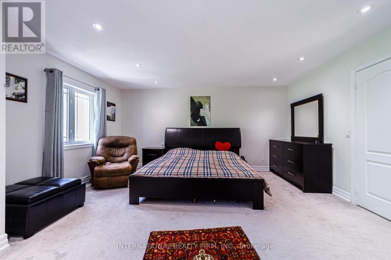 74 REGATTA AVENUE, Richmond Hill (Oak Ridges), Ontario, L4E4R1