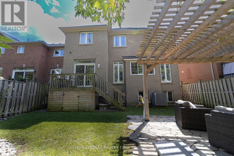 74 REGATTA AVENUE, Richmond Hill (Oak Ridges), Ontario, L4E4R1