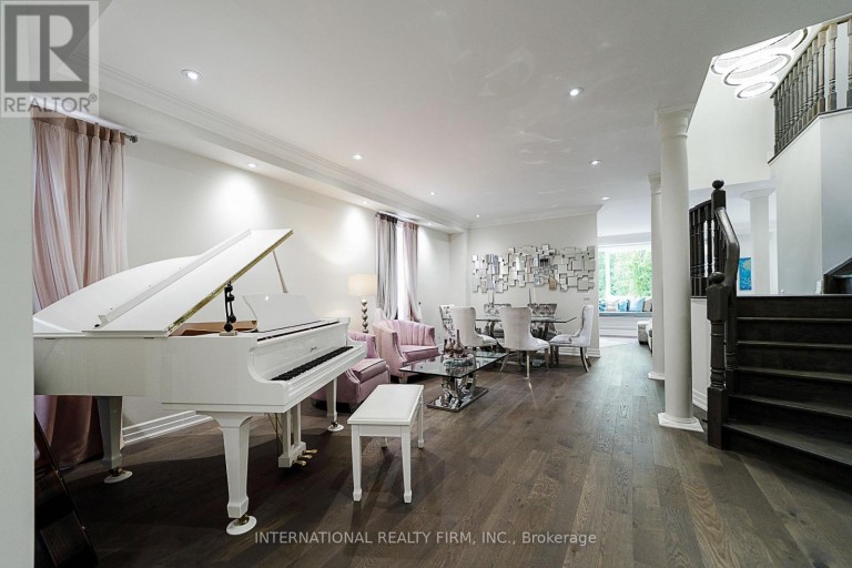 74 REGATTA AVENUE, Richmond Hill (Oak Ridges), Ontario, L4E4R1