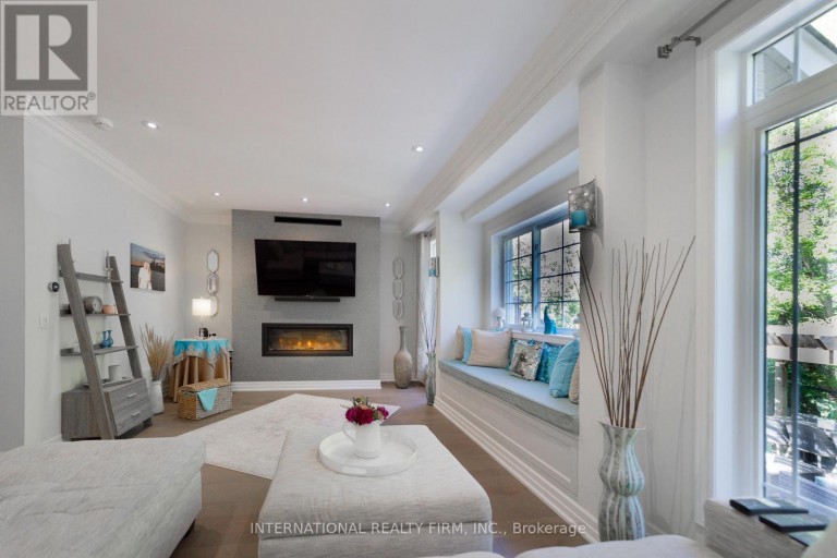 74 REGATTA AVENUE, Richmond Hill (Oak Ridges), Ontario, L4E4R1