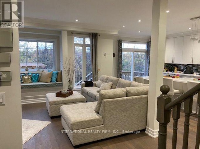 74 REGATTA AVENUE, Richmond Hill (Oak Ridges), Ontario, L4E4R1