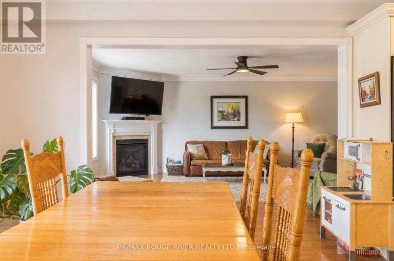 969 AVERY AVENUE, Peterborough (Monaghan Ward 2), Ontario, K9J0G9