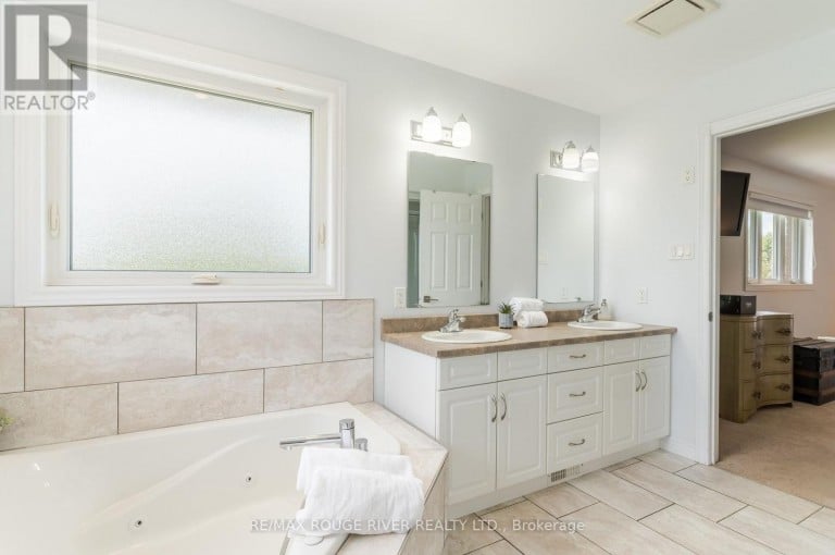 969 AVERY AVENUE, Peterborough (Monaghan Ward 2), Ontario, K9J0G9