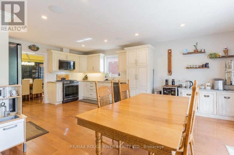 969 AVERY AVENUE, Peterborough (Monaghan Ward 2), Ontario, K9J0G9