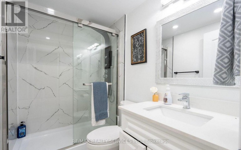 20 SOMERSET AVENUE, Hamilton (Gibson), Ontario, L8L2L5