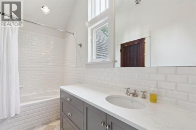 2703 Carleton Street SW Calgary Alberta photo 28
