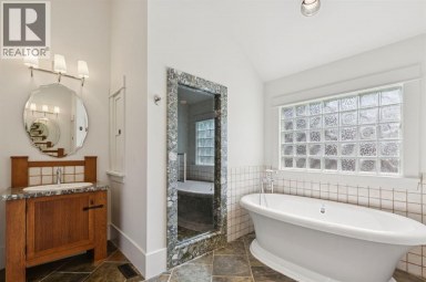 2703 Carleton Street SW Calgary Alberta photo 35
