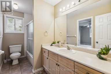 238 FLEMING DRIVE London East (East D) Ontario photo 10