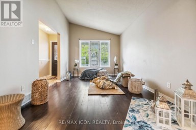 238 FLEMING DRIVE London East (East D) Ontario photo 3