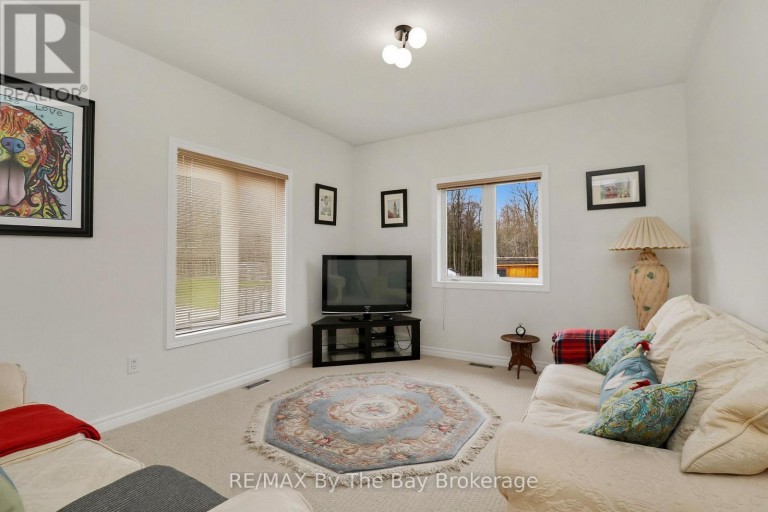 10 BASSWOOD DRIVE, Wasaga Beach, Ontario, L9Z0A9