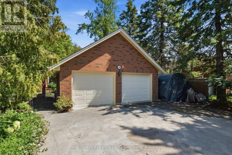 100 PINEWOOD BOULEVARD, Kawartha Lakes (Carden), Ontario, K0M2T0