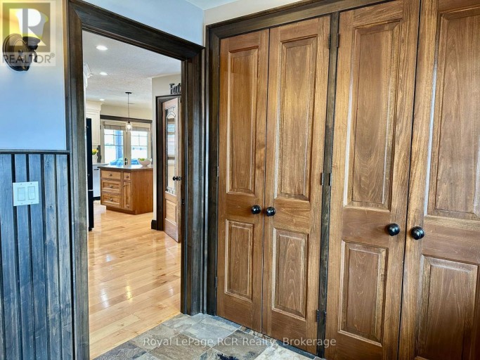 241 4TH STREET CRESCENT, Hanover, Ontario, N4N3S9
