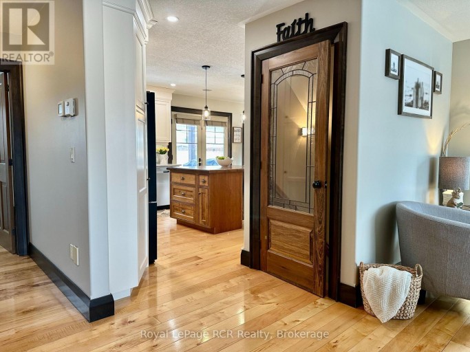 241 4TH STREET CRESCENT, Hanover, Ontario, N4N3S9